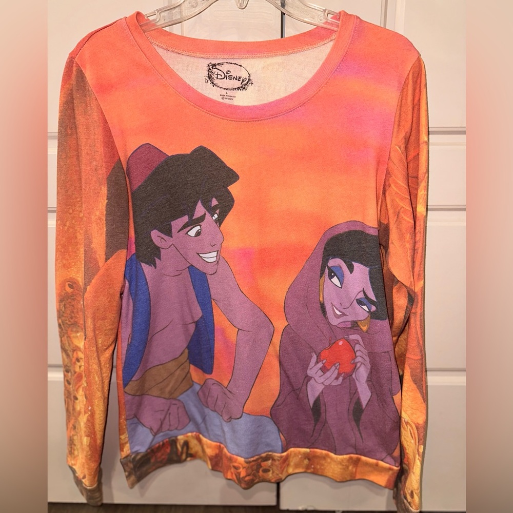 Aladdin, Disney Sweater!! Size L!!